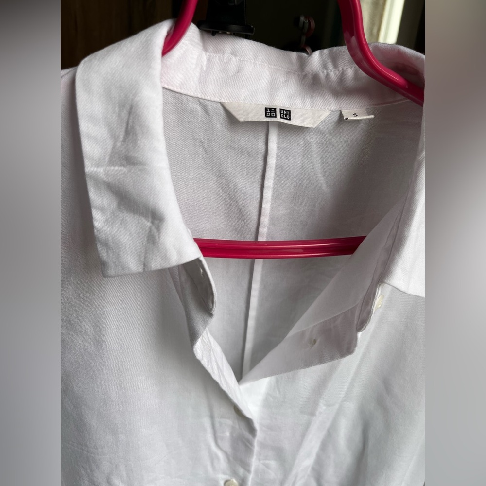 Uniqlo resort cotton white shirt. Size :small, fabric cotton, relaxed fit. - Picture 5 of 5